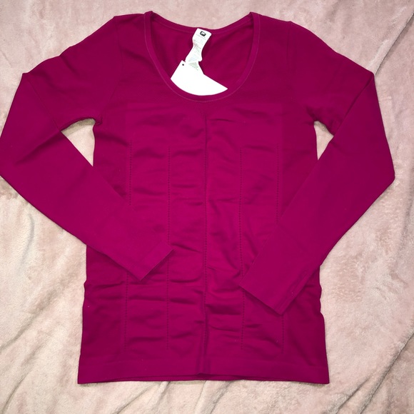 NWT Fabletics Delta L/S Top size Medium - Picture 3 of 8